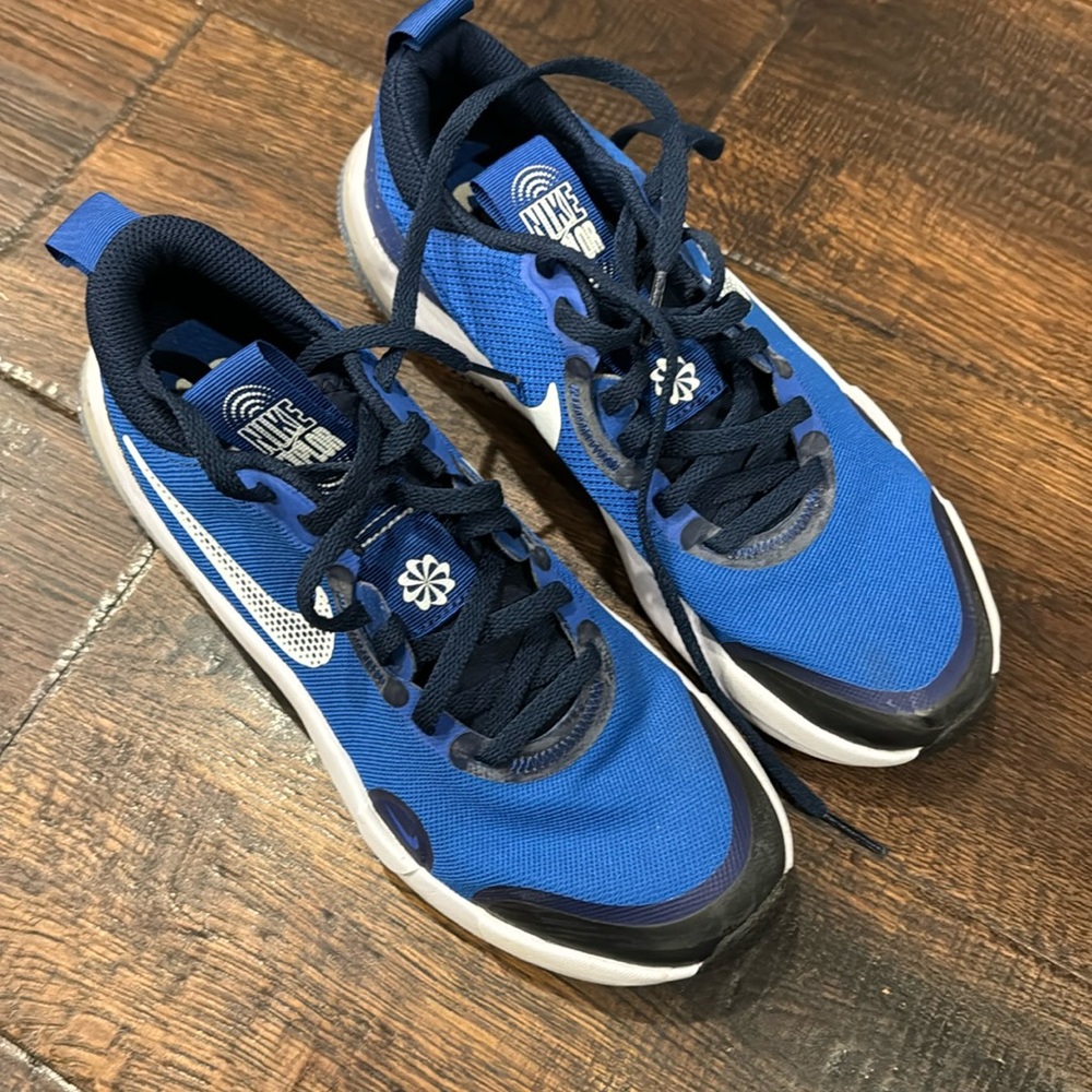 Nike Boys Explorer Youth Size 5